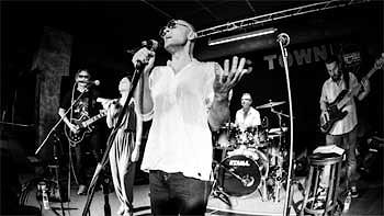 "Бенарес Экспресс" прибывает в Клуб Алексея Козлова