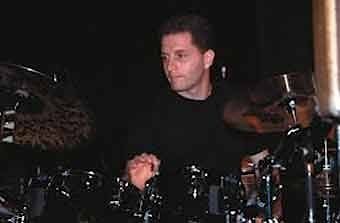 Gregg Bendian - МакЛафлин молча пожал ему руку  