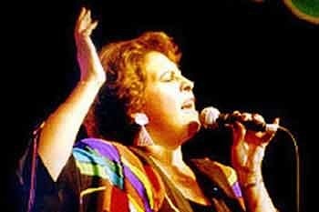 Stephanie Nakasian - Семейный портрет в джазовом интерьере  