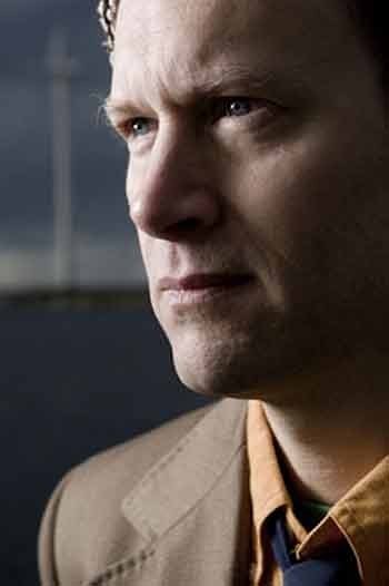 Django Bates - Гротескный и льстивый  