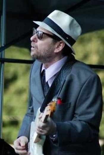 Ronnie Earl & The Broadcasters  